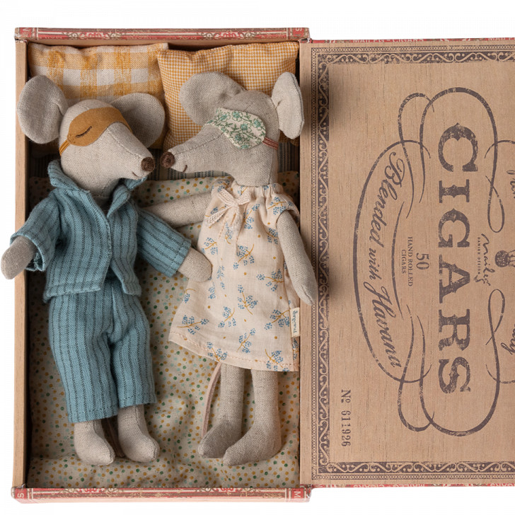 Mum and Dad Mice in Cigar Box 2023