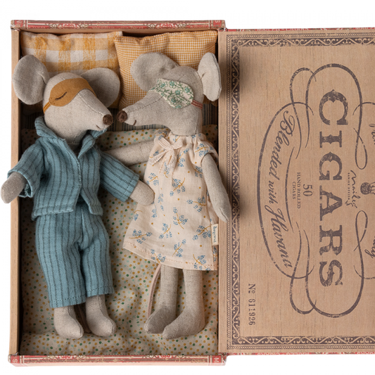 Mum and Dad Mice in Cigar Box 2023